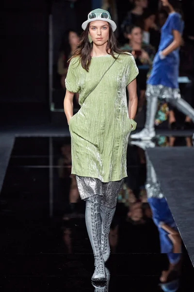 Look 27